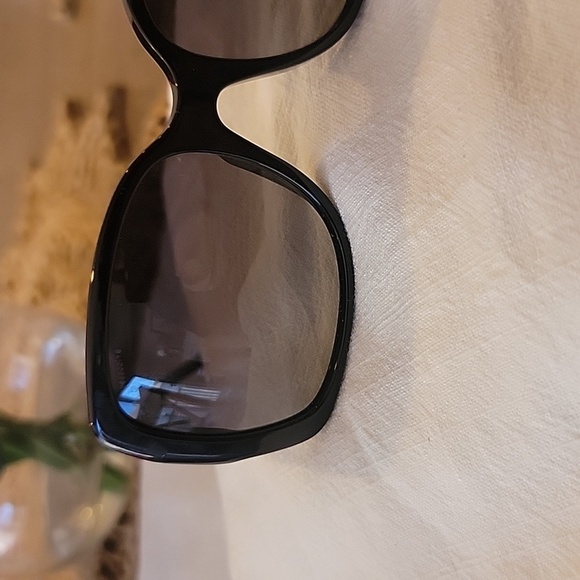 Burberry AUTHENTIC SUNGLASSES 👓 - Picture 6 of 6